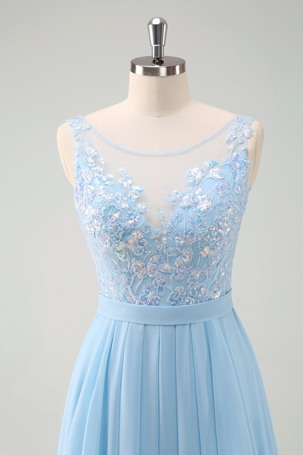 Glitrende himmelblå Bateau hals plisseret lang brudepigekjole