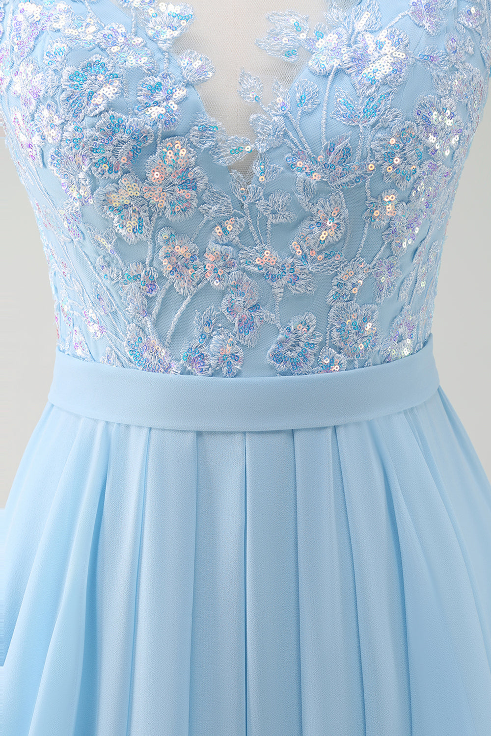 Glitrende himmelblå Bateau hals plisseret lang brudepigekjole