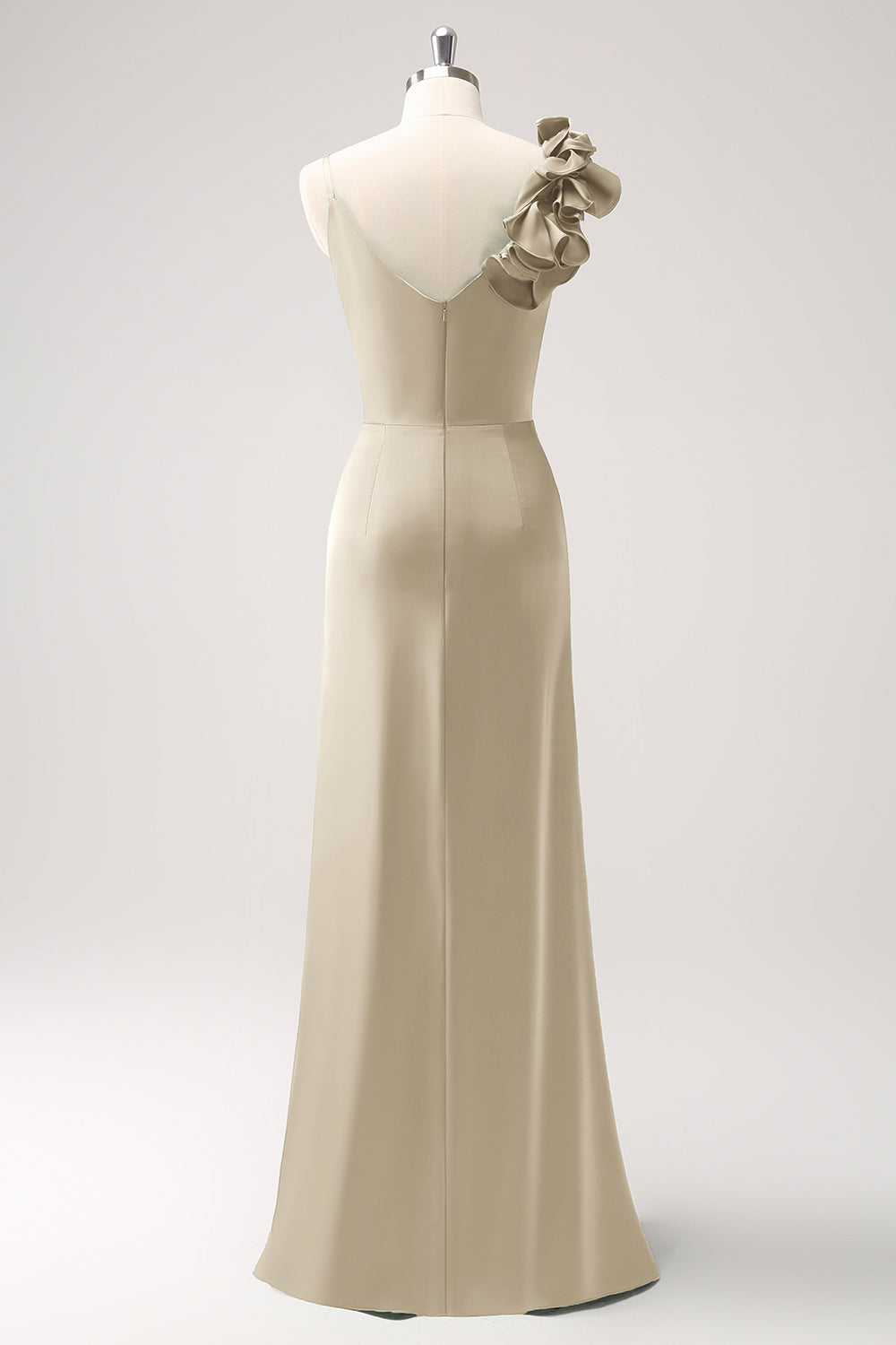 Olivengrøn plisseret satin brudepigekjole med slids