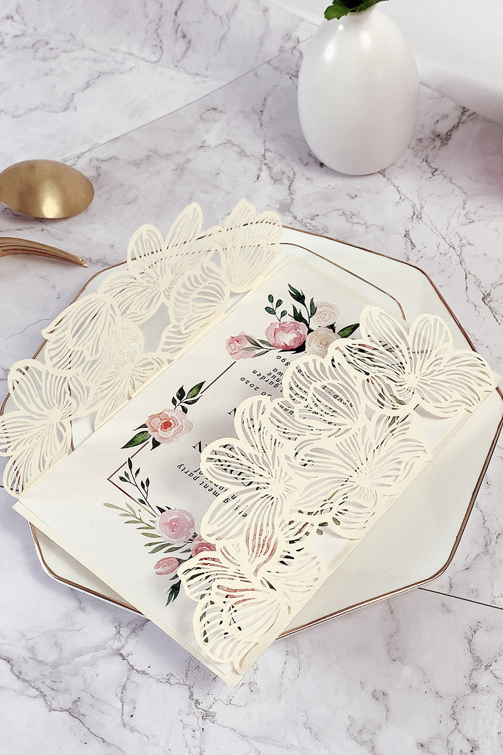 Blush Delikat Hul Bryllupsinvitation med Bowknot