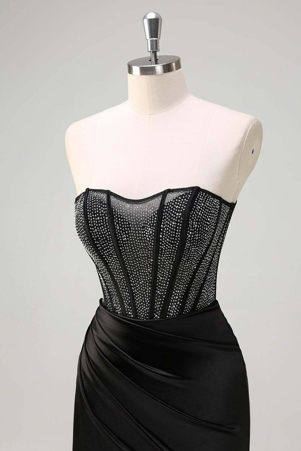 Sort havfrue stropløs rynket satin korset lang gallakjole med perler