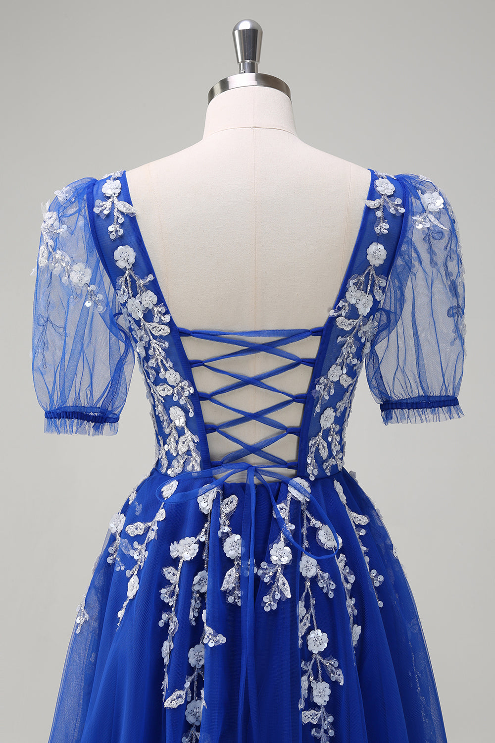 Glitrende kongeblå A-linje V-hals applikationer tyl lang gallakjole med korte ærmer