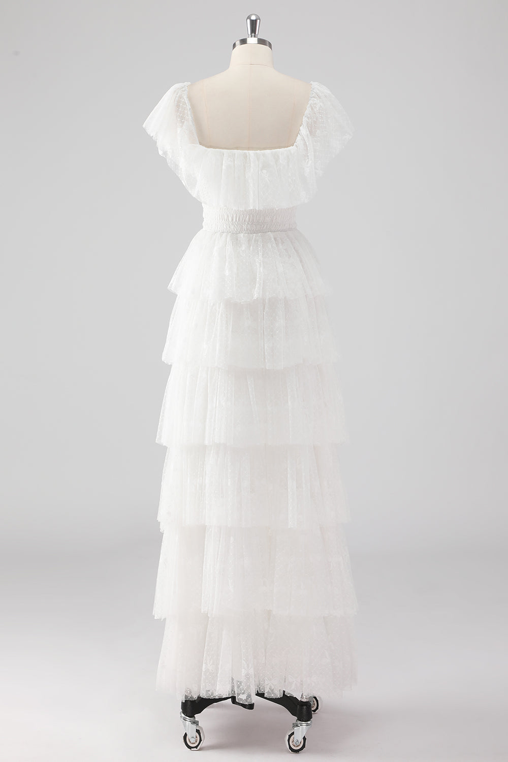 En linje sort firkantet hals lagdelt formel kjole