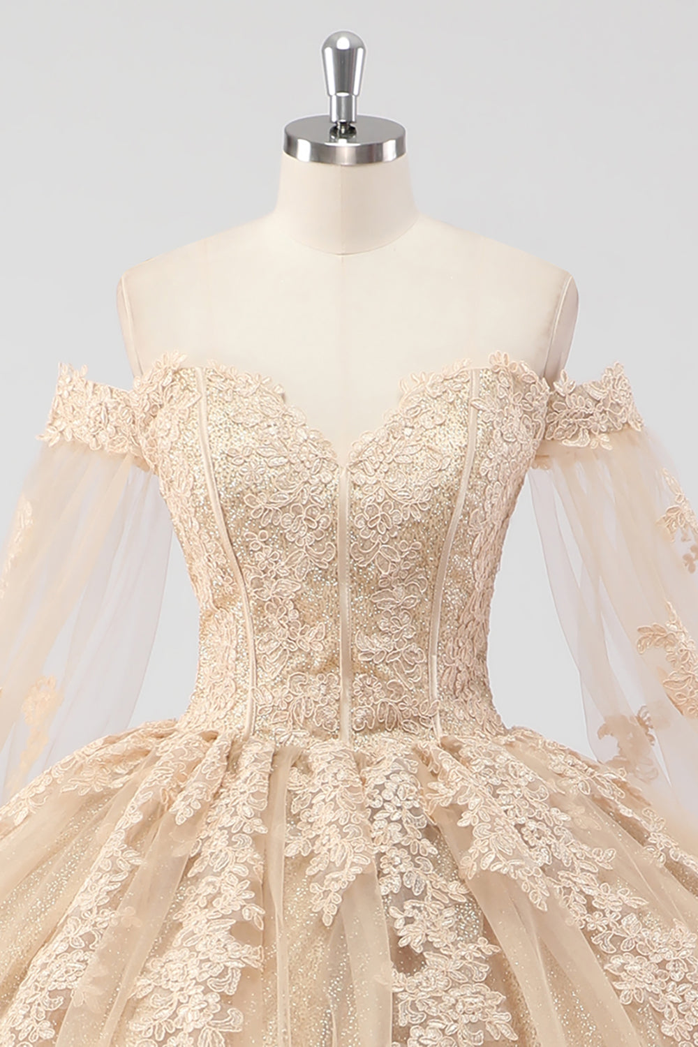 Prinsesse Champagne Off the Shoulder Cape Sleeves Tyl Quinceanera Kjole med applikationer