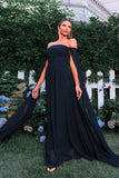 Elegant sort off-shoulder balkjole med flydende Cape ærmer