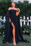 Elegant sort off-shoulder balkjole med flydende Cape ærmer