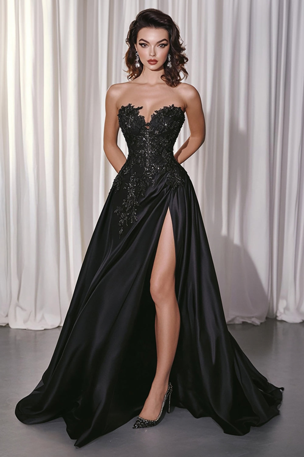 Sort A-linje Satin Sweetheart Lang Gallakjole med Blonder Appliques