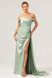 Støvet salvie havfrue Off The Shoulder plisseret satin brudepigekjole med slids