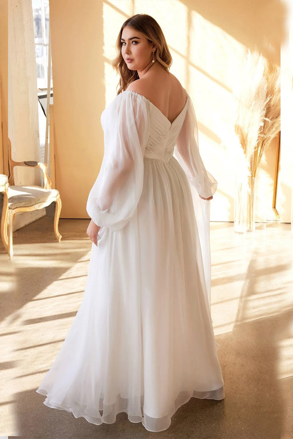 Hvid A-linje Off the Shoulder lange ærmer Ruched Wedding Party Kjole