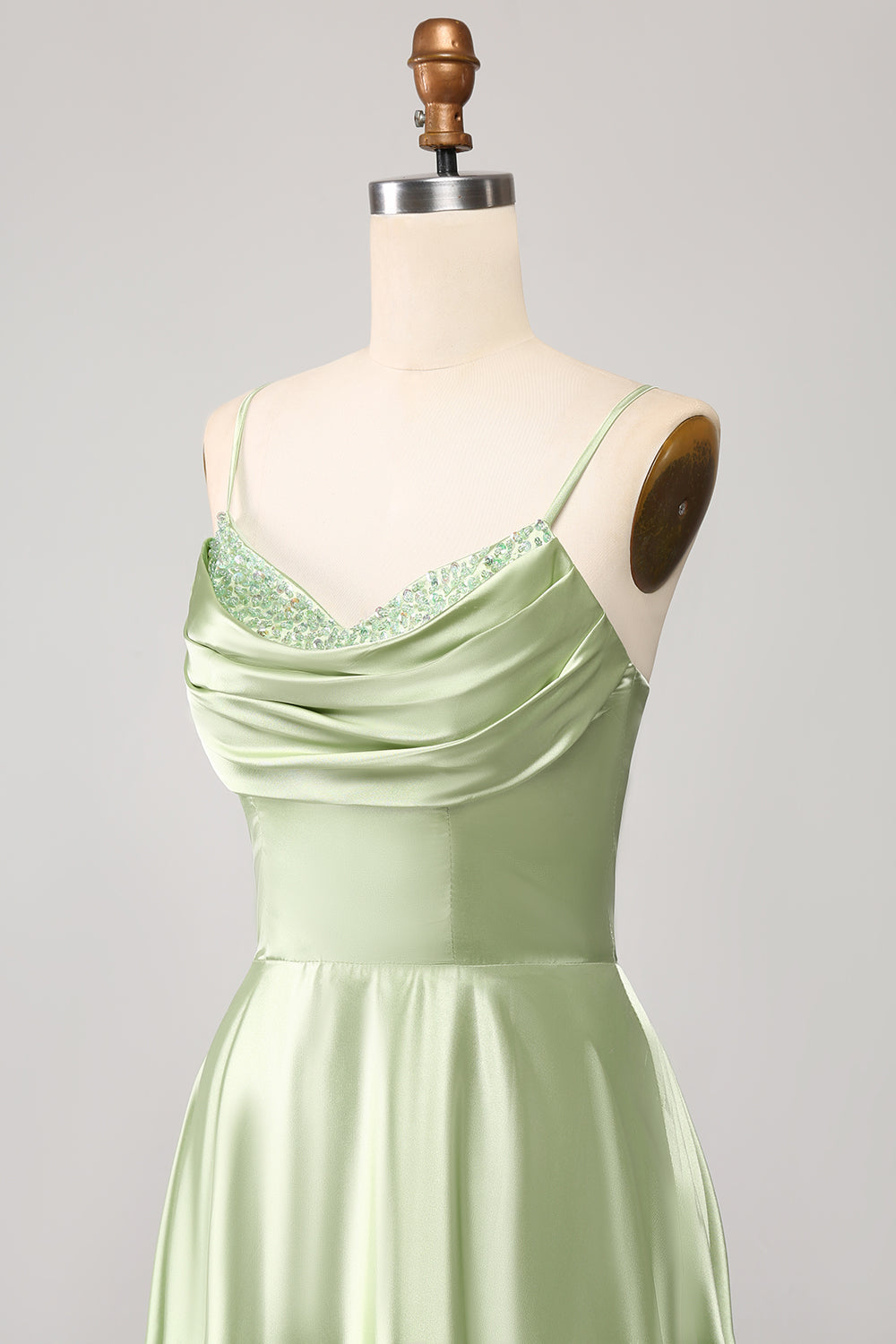 Støvet salvie A Line Cowl Neck Satin Long Prom Dress med plisseret