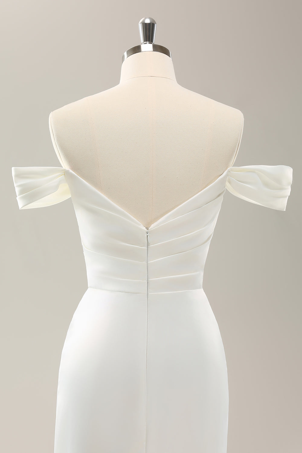 Hvid havfrue fra skulderen plisseret satin brudekjole med slids