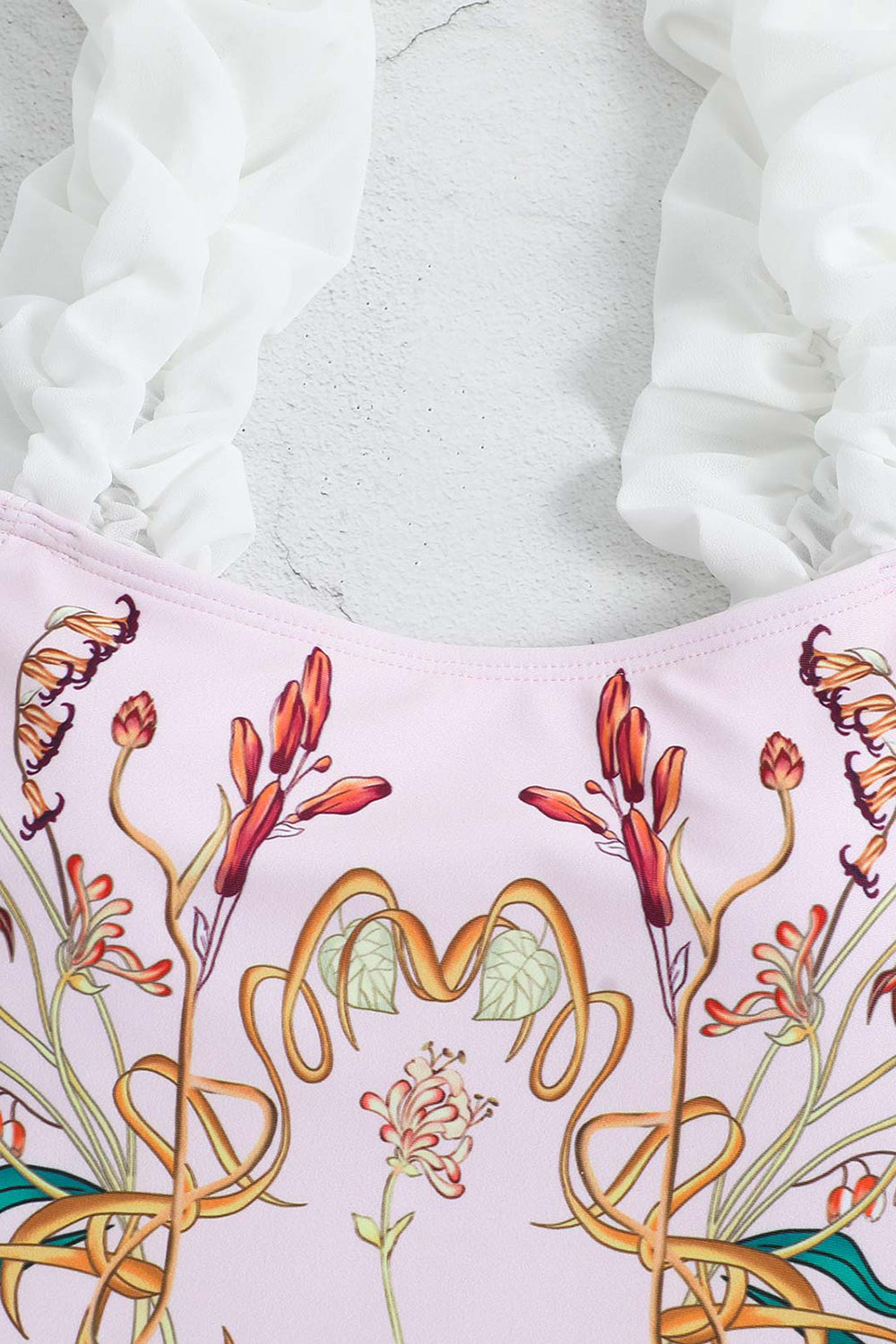 Høj talje Et stykke lyserødt trykt badetøj