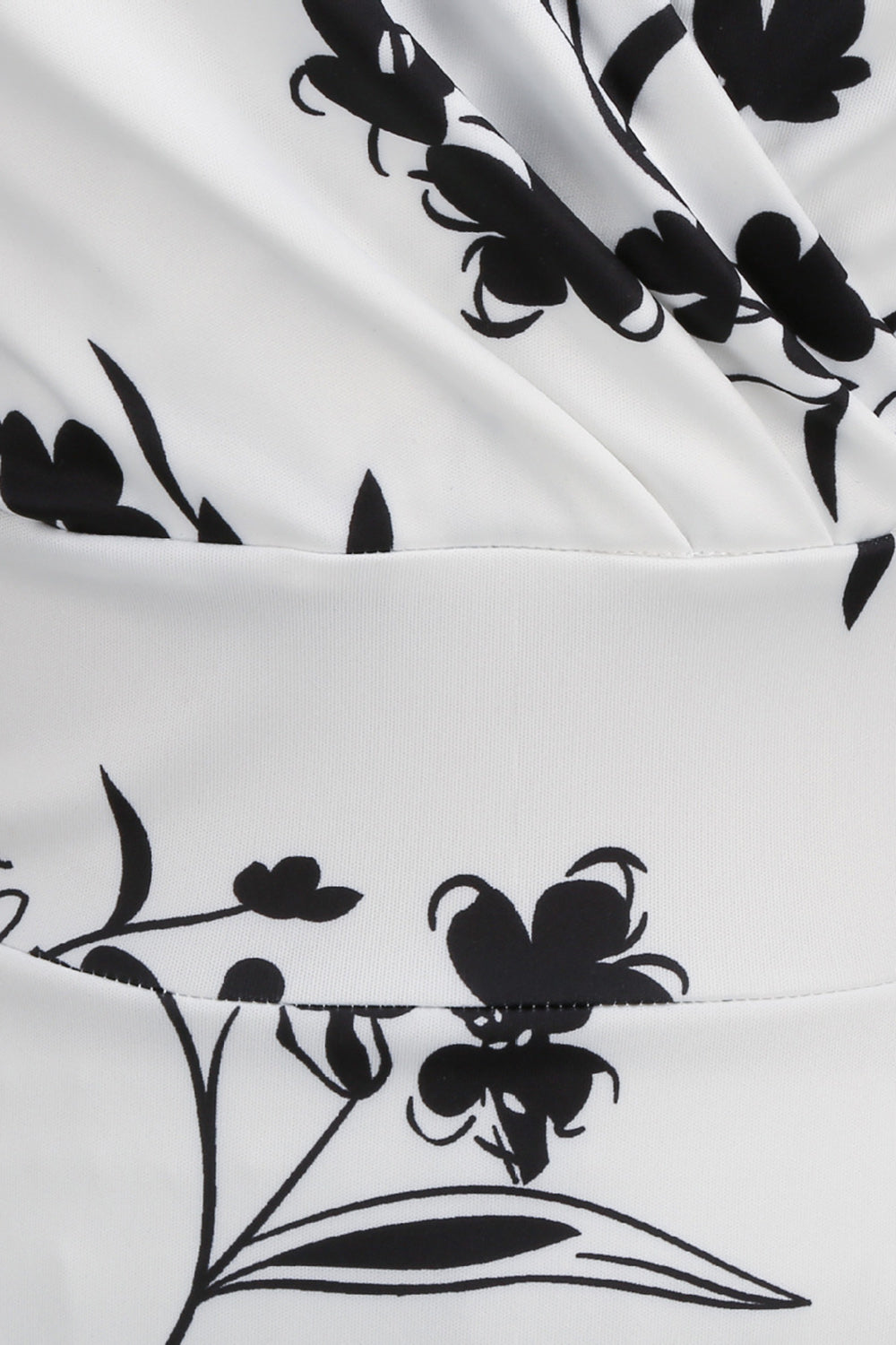 Sort V hals print ærmeløs kjole fra 1950'erne