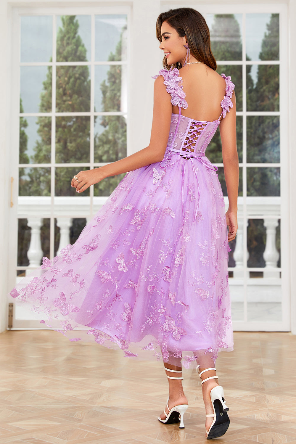 Unik A Line Purple Corset Prom Dress med sommerfugle applikationer