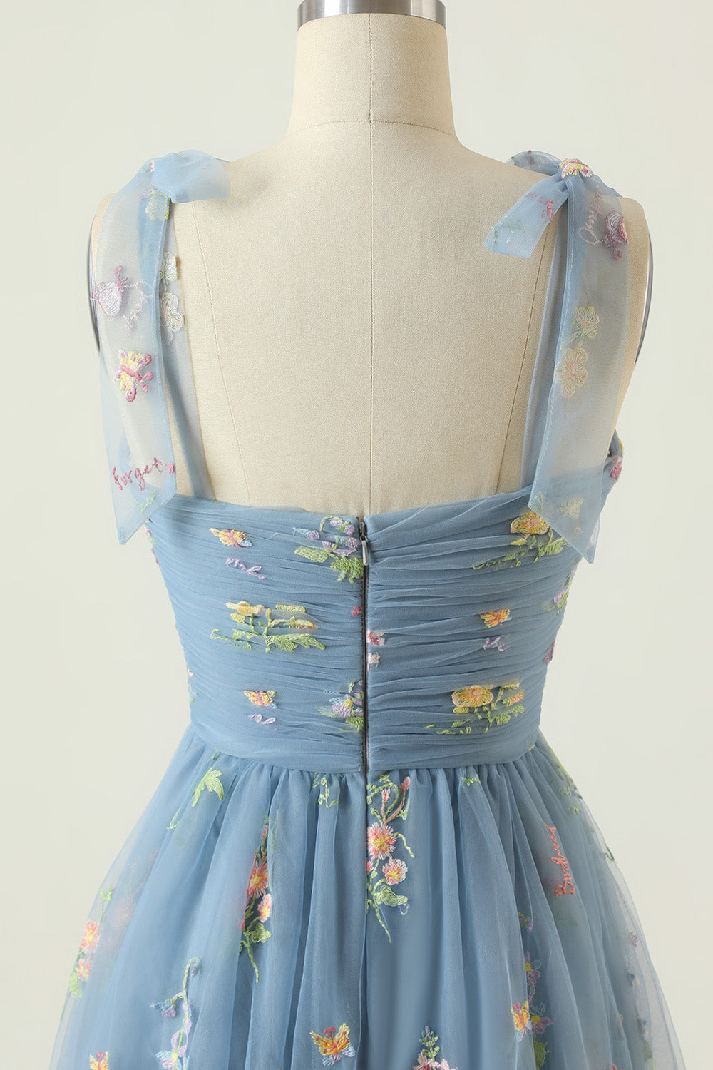 Gråblå lang gallakjole med broderi