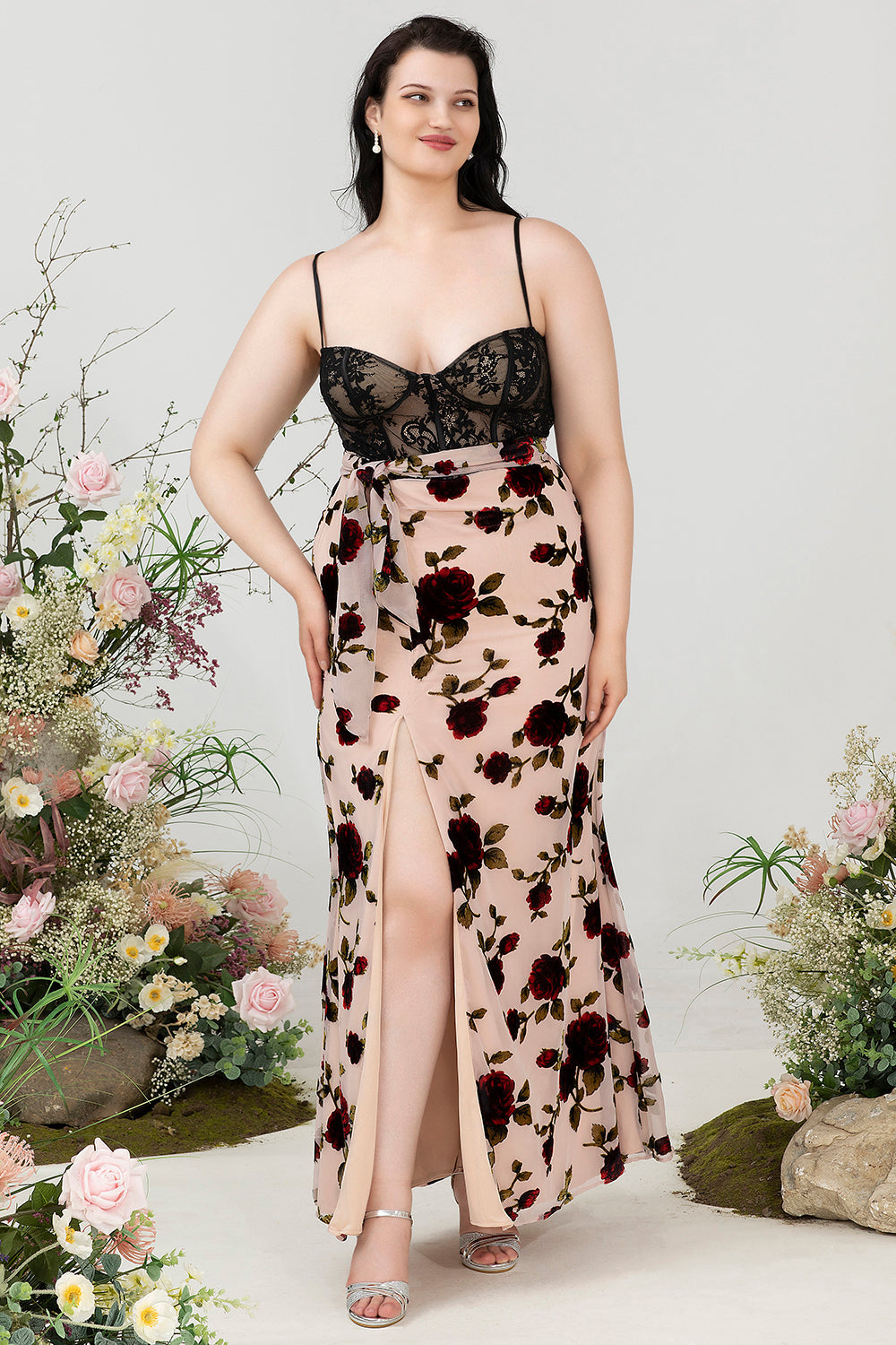 Skede Spaghetti Stropper Sort Floral Plus Size Brudekjole Gæstekjole med slids