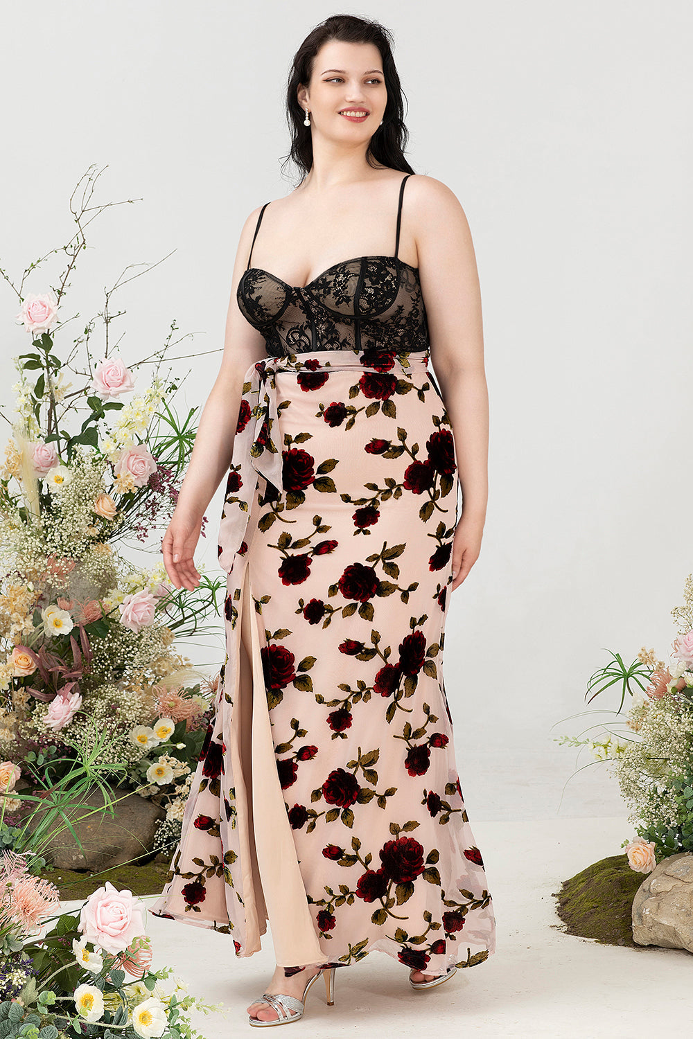 Skede Spaghetti Stropper Sort Floral Plus Size Brudekjole Gæstekjole med slids