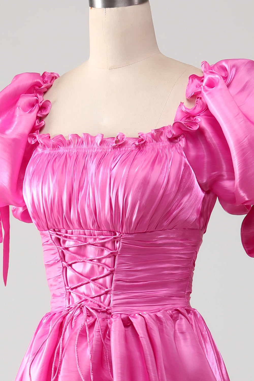 Pufærmer Hot Pink gallakjole med flæser