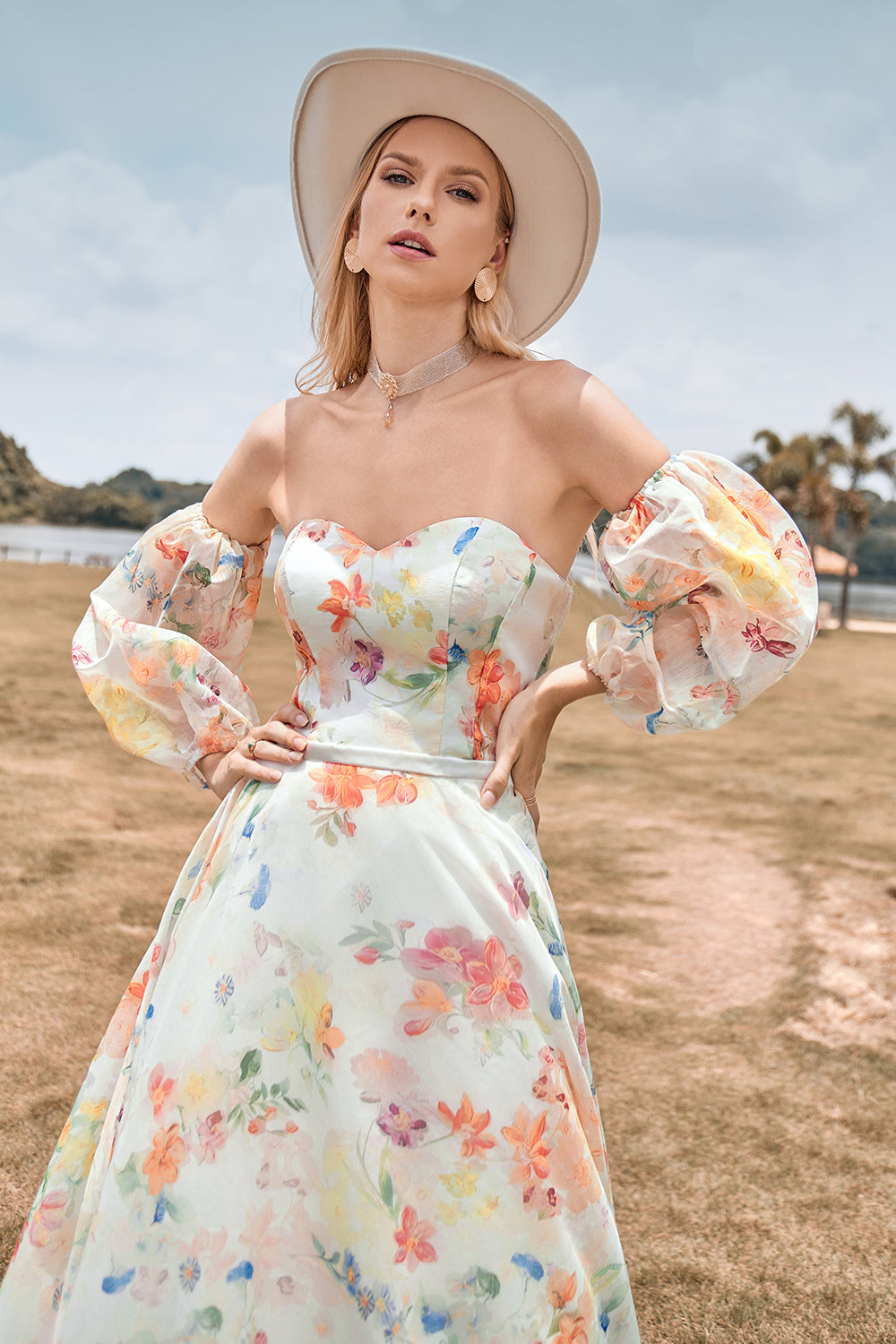 Charmerende A Line Sweetheart Elfenben Blomsterfeje Train Brudekjole med ærmer