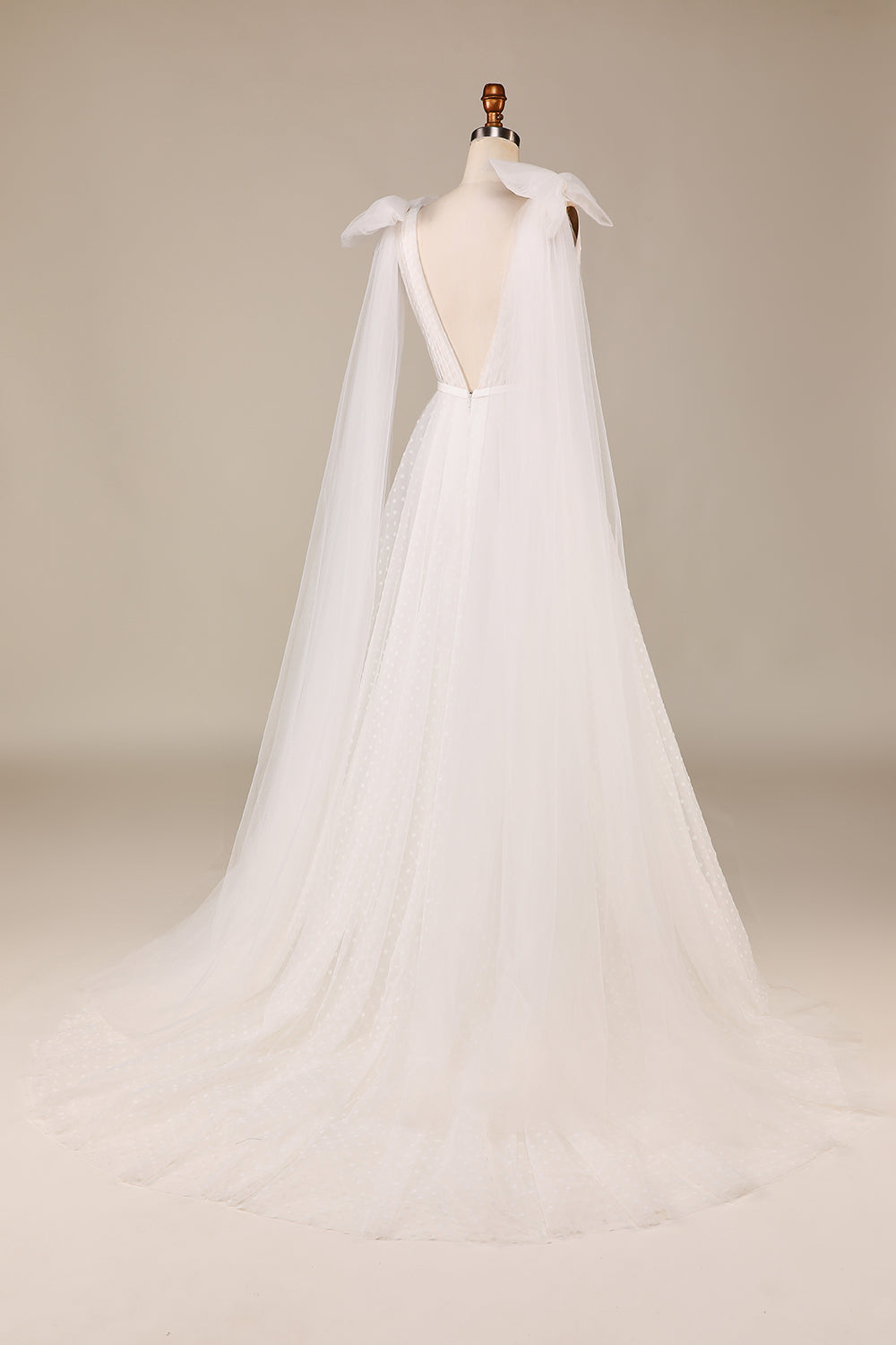 Elegant A Line V hals elfenben aftagelig Watteau Train Tulle brudekjole