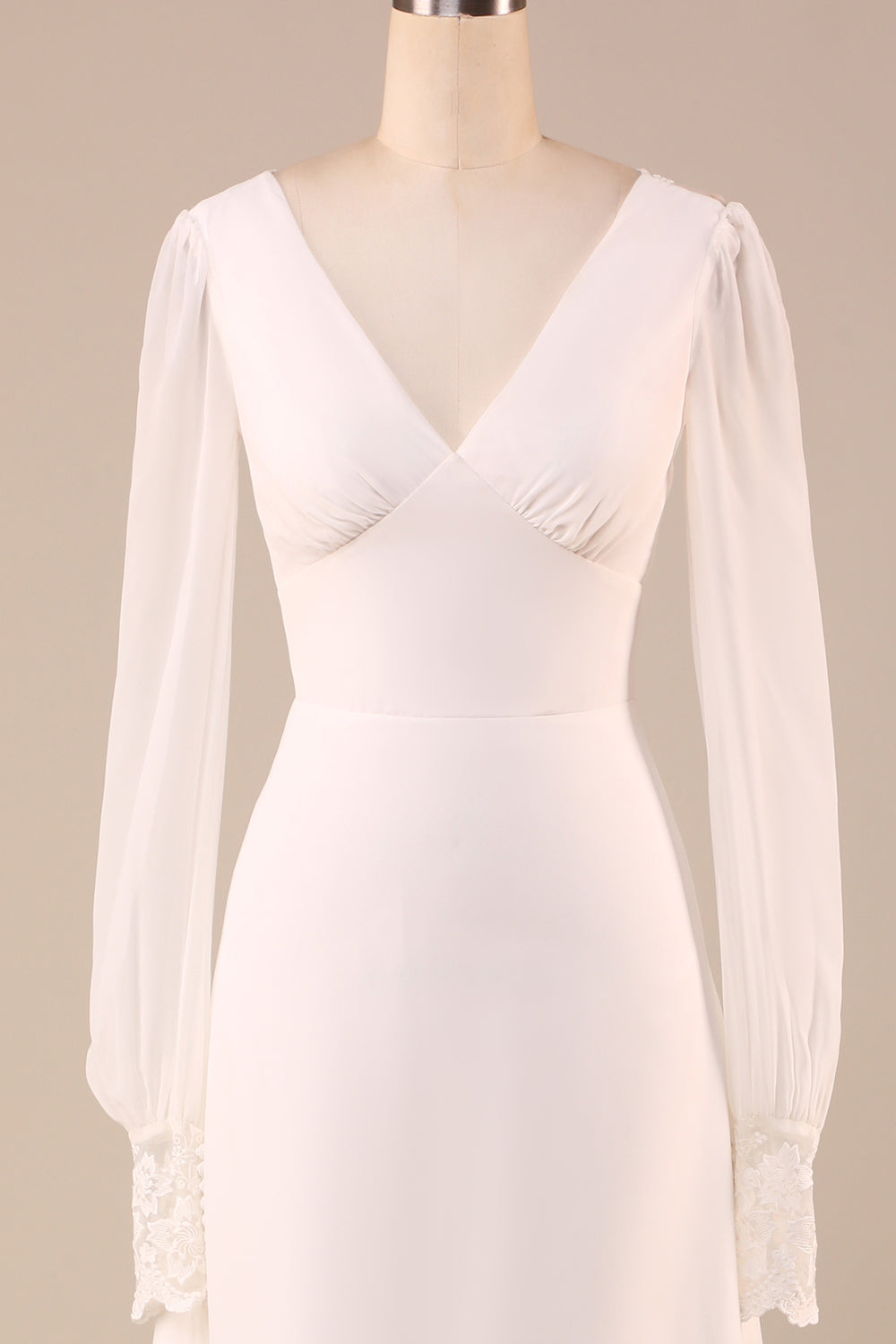 Elfenben lange ærmer Boho chiffon åben ryg brudekjole