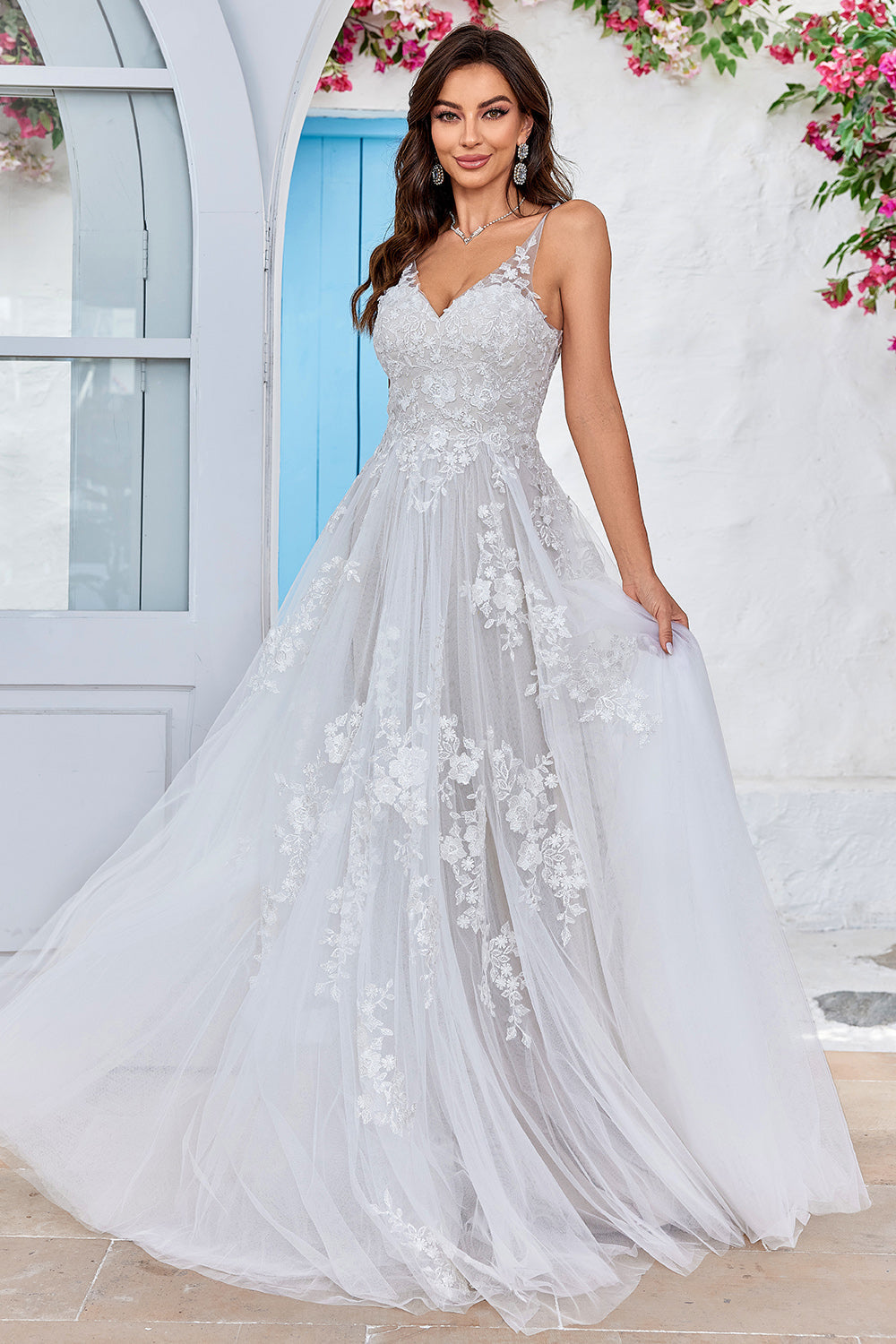 Tyl rygløs elfenben lang A Line brudekjole med broderi