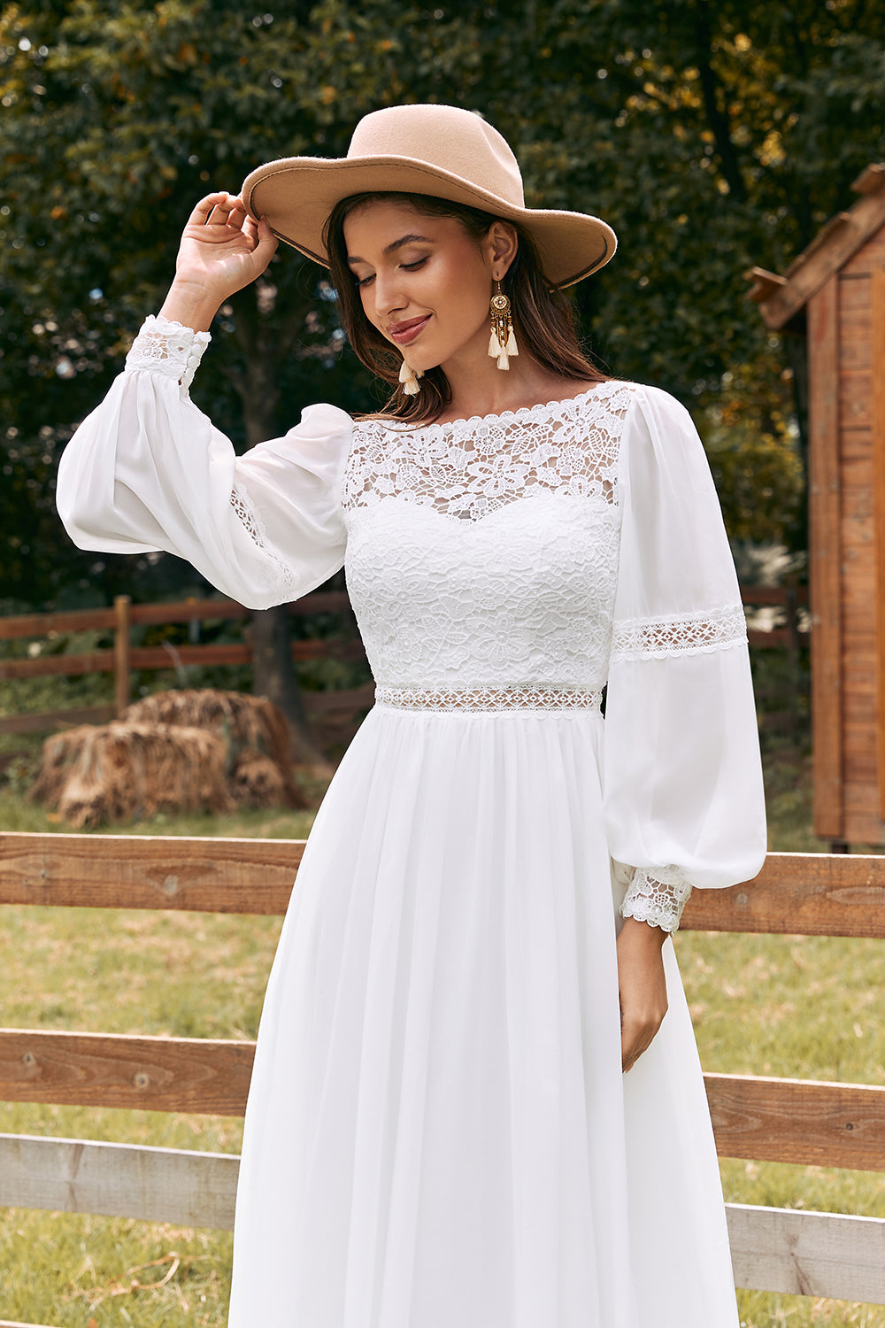 Elfenben Bateau Chiffon Lang Boho brudekjole med blonder