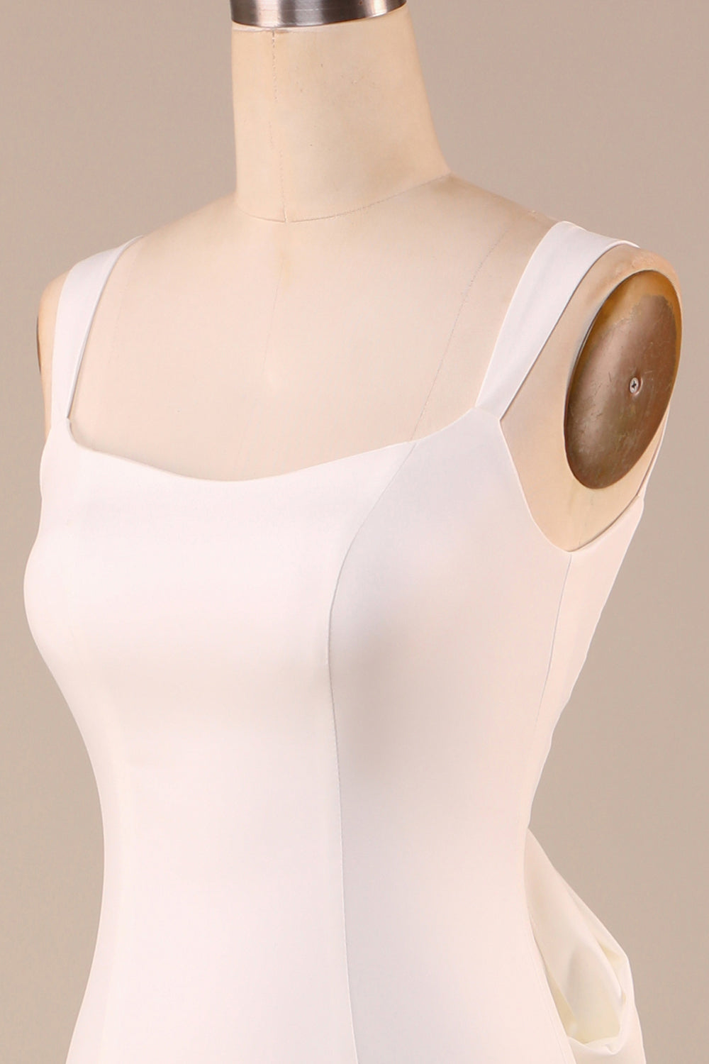 Enkel elfenbenshavfrue brudekjole med rygbueknude