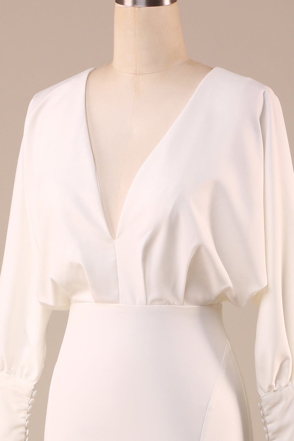 Enkel elfenben havfrue lange ærmer dyb V-hals brudekjole