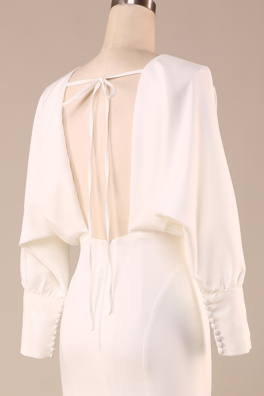 Enkel elfenben havfrue lange ærmer dyb V-hals brudekjole