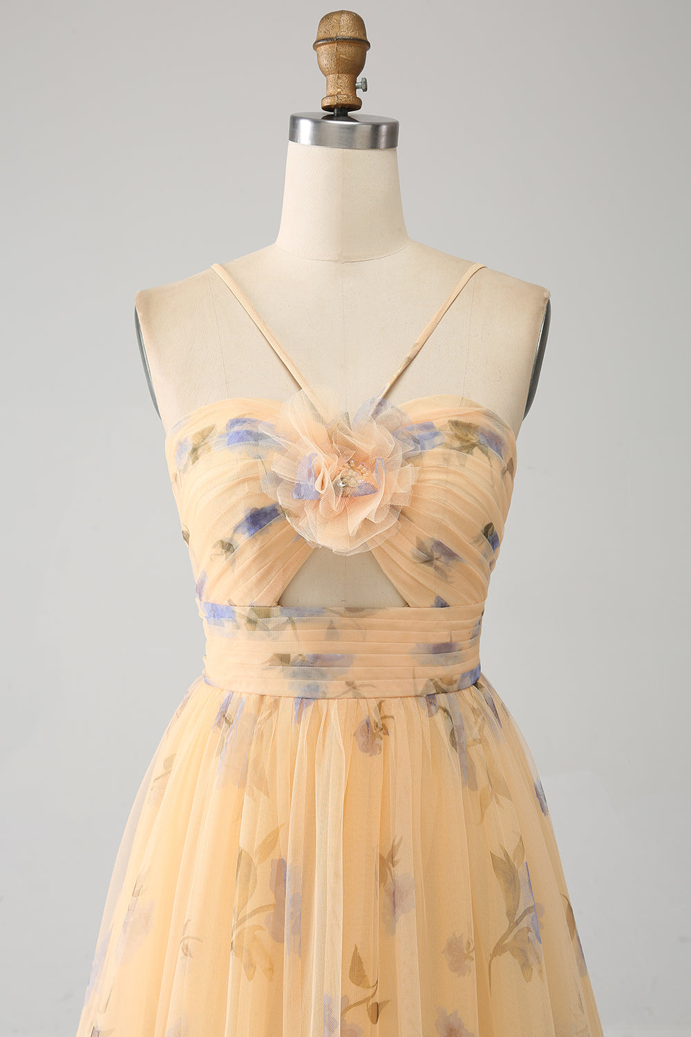 Gul A-line halter plisseret tyl tiered gallakjole med broderi