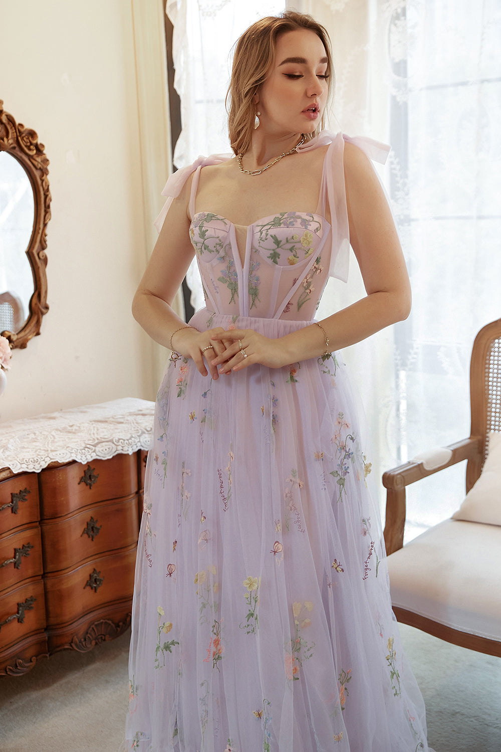 Lavendel tyl A Line korset Plus Size Gallakjole med broderet
