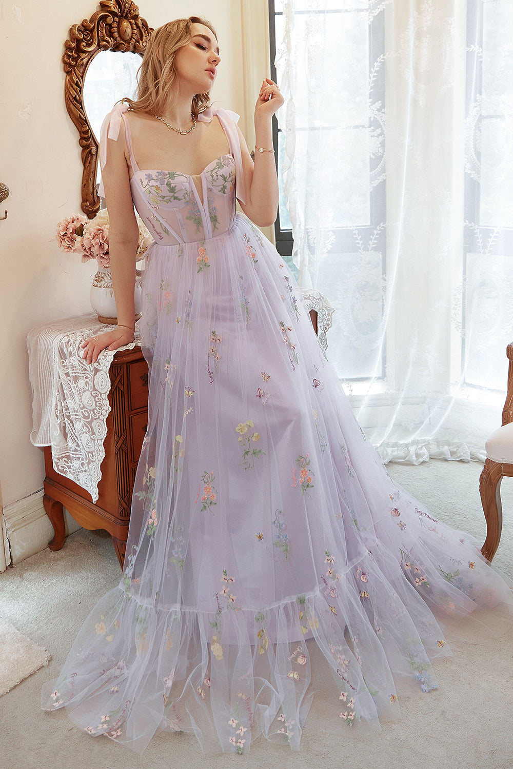 Lavendel tyl A Line korset Plus Size Gallakjole med broderet