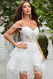 Princess A Line White Corset Tiered Short Homecoming Dress med blonder