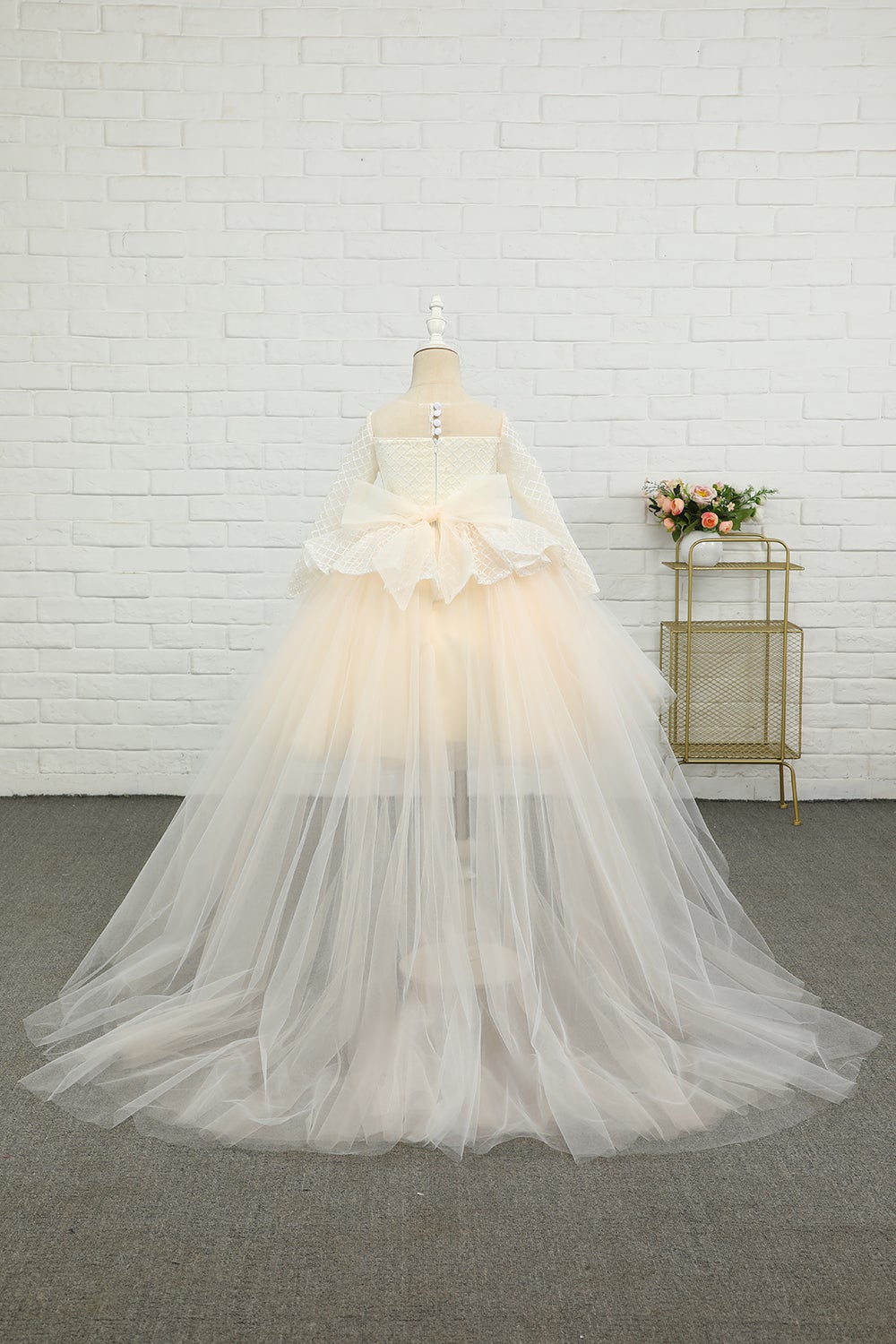 Abrikos høj-lav blomst pige kjole med bue