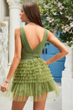A Line Deep V Neck Green Kort Homecoming Kjole med flæser