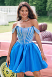 Glitrende blå En linje Off the Shoulder Satin Ruffle Homecoming Kjole med Perle.