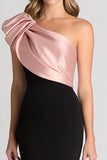 Elegant Sort & Blush Ruched En Skulder Skede Satin Gala Kjole