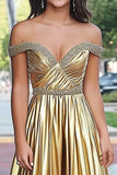 Glitrende Gylden Metallic En linje Off The Shoulder Ruched Prom Kjole med Perlebesler.