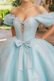 Prinsesse Himmelblå Balkjole Off the Shoulder Lace-Up Front Appliques Tyl Quinceanera Kjole med sløjfe