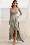 Dusty Sage A Line V-hals Ruched Satin Brudegæst Kjole med Slids