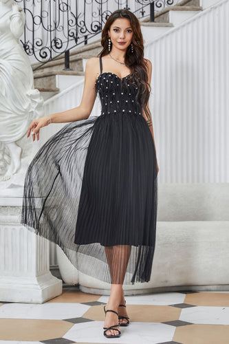 Glitrende plisseret tyl lille sort kjole med frynser