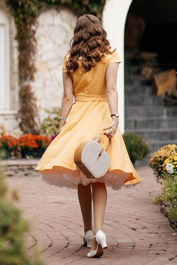 Rund hals gul vintage kjole med knap