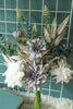 Indlæs billede til gallerivisning Hvide bryllupshåndblomster (vase medfølger ikke)