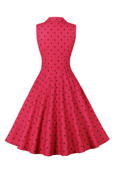 Røde prikker svinger kjole fra 1950'erne