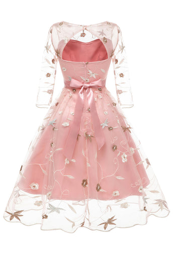 En linje firkantet hals pink 1950'er kjole med halve ærmer