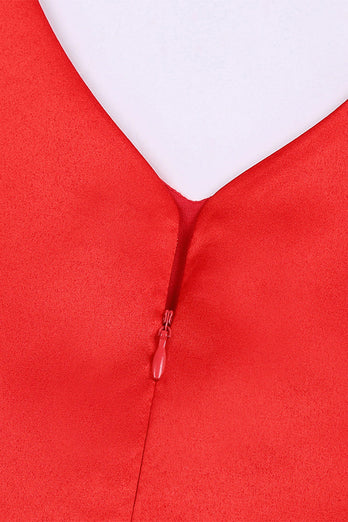 En rød pigekjole med linje V-hals med kasketærmer