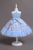 En Line Jewel Neck Pink Girl Party Dress med applikationer