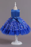 En Line Jewel Neck Pink Girl Party Dress med applikationer
