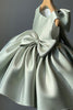 Indlæs billede til gallerivisning Hvid A Line plisseret satin pige kjole med bowknot